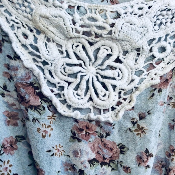 Forever 21 Floral Blouse Size M - Picture 4 of 5